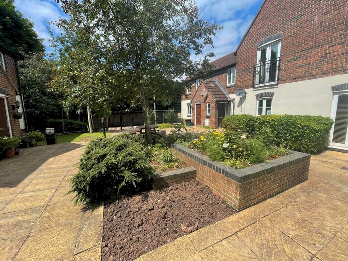 2 Bedroom Apartment To Rent In Central Way, Clevedon, BS21