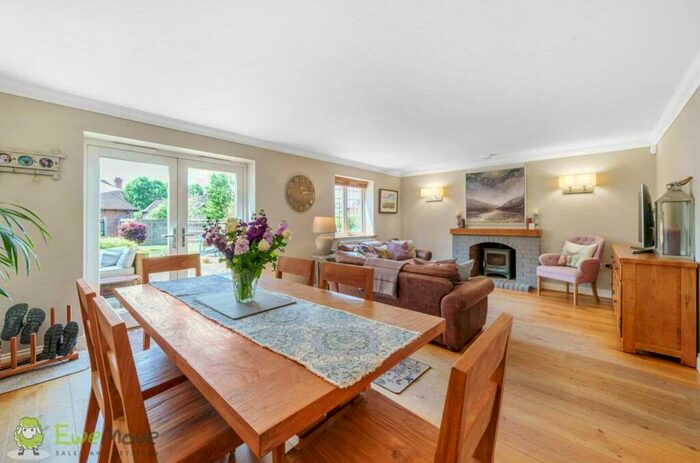4 Bedroom Detached House For Sale In The Weavers, Brimpton, Reading, RG7