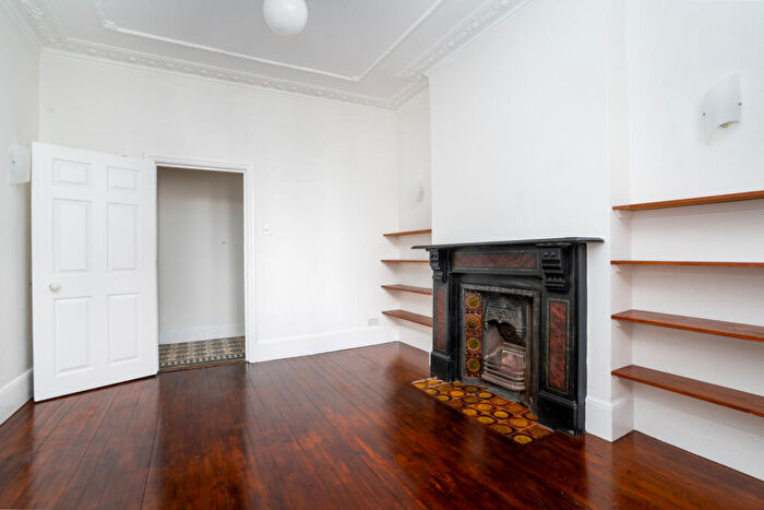 2 Bedroom Apartment To Rent In Calabria Road, Highbury, London, N5