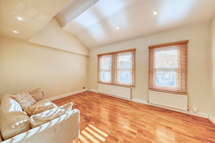 2 Bedroom Flat To Rent In Sherbrooke Road, Fulham, SW6