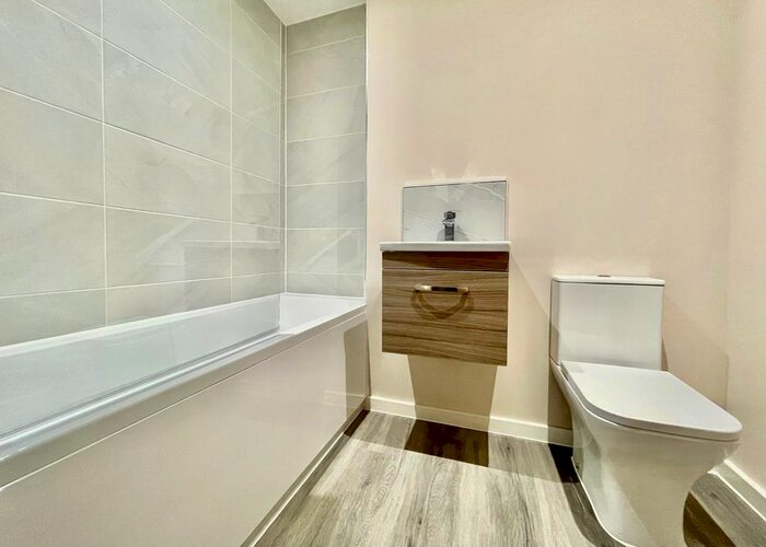2 Bedroom Flat To Rent In Balmoral House, Windsor Street, M5