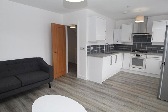 2 Bedroom Flat To Rent In Caerphilly Road, Birchgrove, Cardiff, CF14