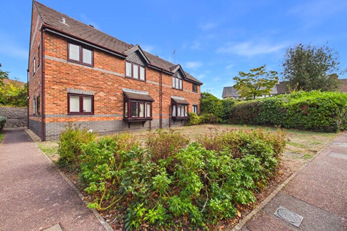 2 Bedroom Flat To Rent In Rosedale, Redan Road, Aldershot, Hampshire, GU12