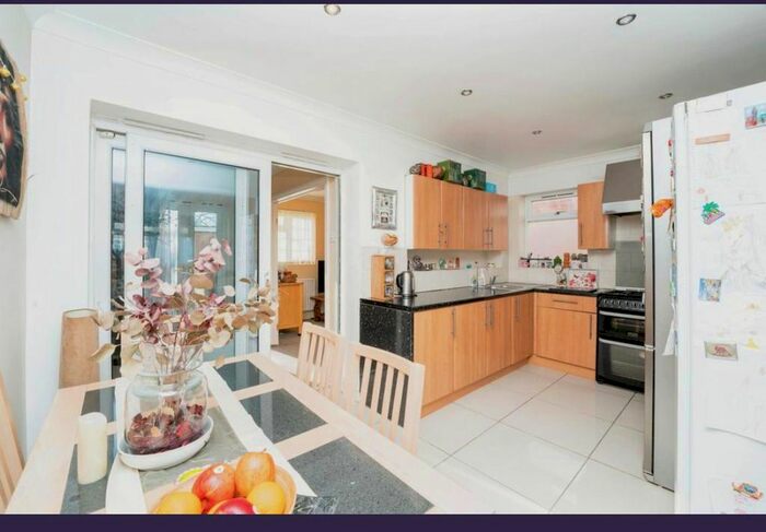 3 Bedroom End Of Terrace House For Sale In Penbury Road, Southall, UB2