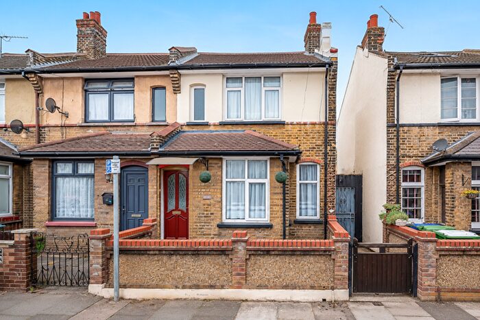 2 Bedroom End Of Terrace House For Sale In Elm Road, Erith, Kent, DA8