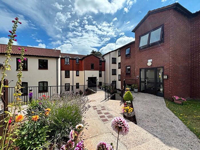 2 Bedroom Flat For Sale In Pebble Court, Goodrington, Paignton, TQ4