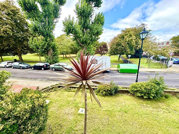 2 Bedroom Flat For Sale In Clarendon Road, Southsea, PO5