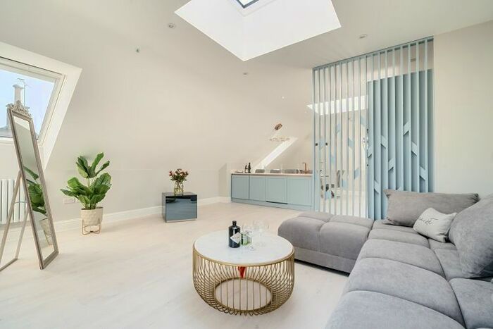 2 Bedroom Flat To Rent In Bladon Close, Oxford, OX2