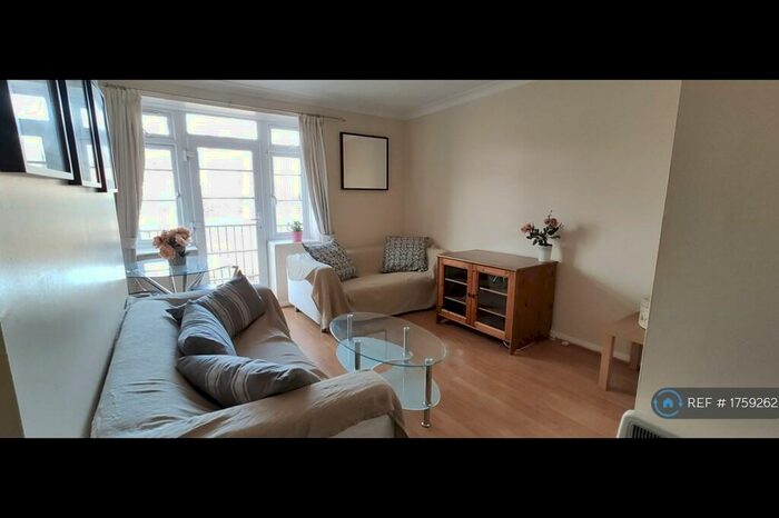 1 Bedroom Flat To Rent In Acorn Walk, London, SE16