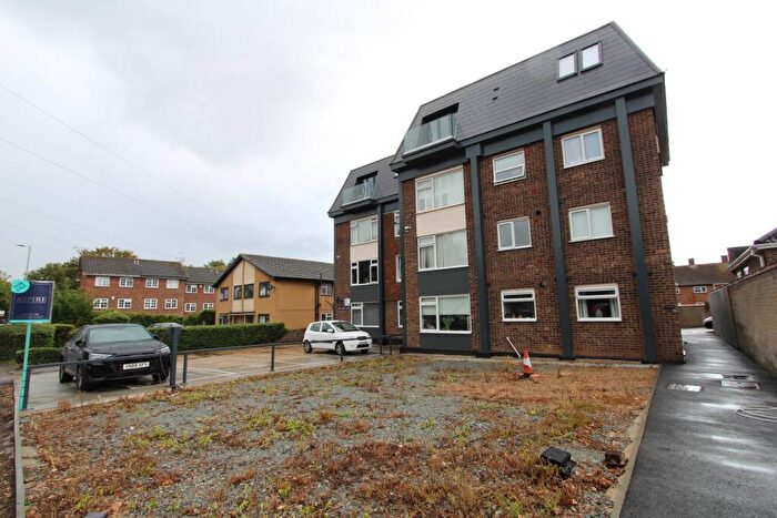 2 Bedroom Flat To Rent In High Road, Benfleet, SS7