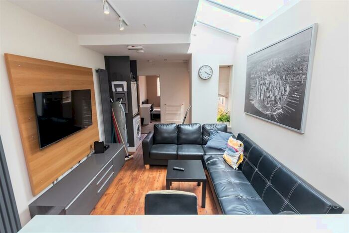 6 Bedroom House To Rent In Tiverton Road, Birmingham, B29