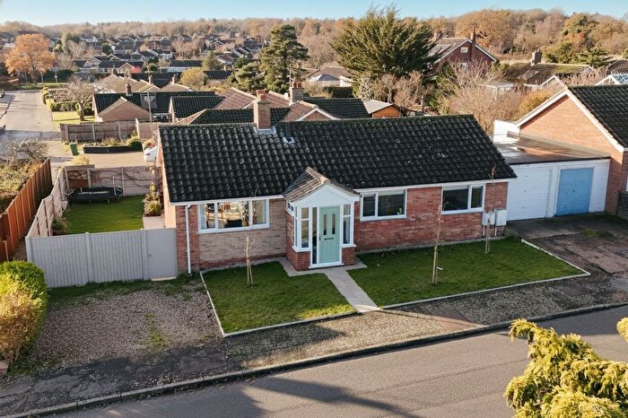 3 Bedroom Detached Bungalow For Sale In Hillcrest, Chedgrave, Norwich, NR14