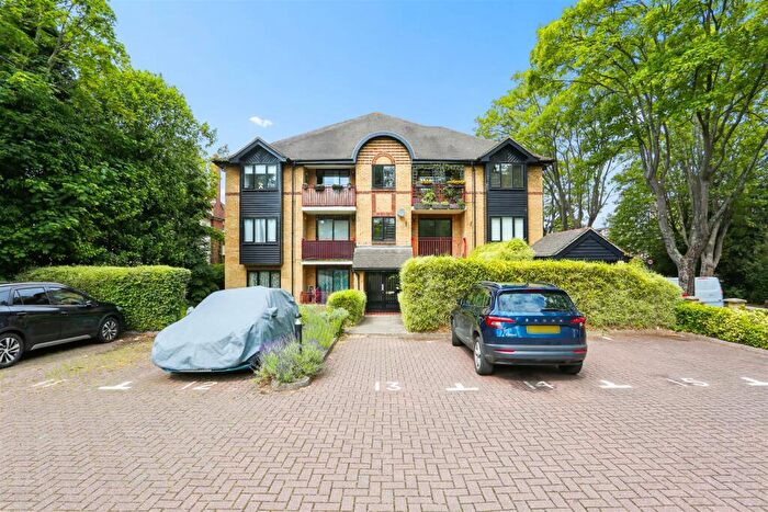 1 Bedroom Flat For Sale In The Downsway, South Sutton, SM2