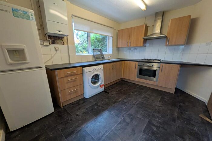 4 Bedroom Semi-Detached House To Rent In Boundary Crescent, Beeston, NG9