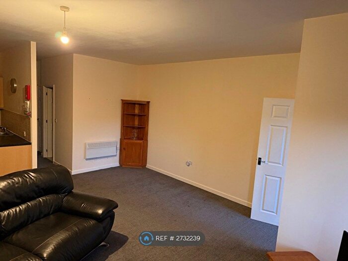 2 Bedroom Flat To Rent In Dean House, Bishops Stortford, CM23