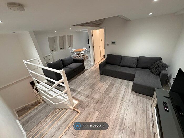 1 Bedroom Flat To Rent In Printers Yard A The Broadway, London, SW19