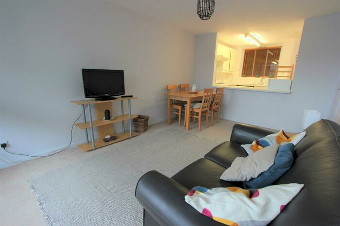 1 Bedroom Apartment To Rent In Nightingale House, St Katharine's Docks, Wapping, E1W