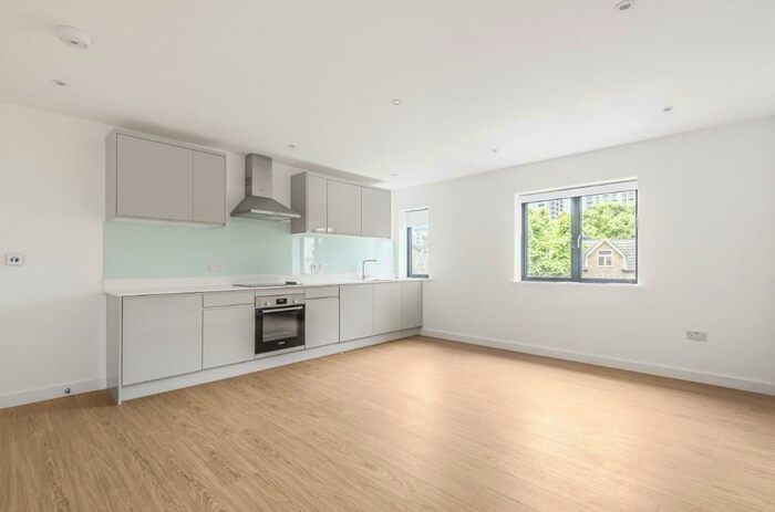 2 Bedroom Apartment To Rent In Cedar Road, Sutton, Surrey, SM2