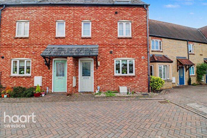 3 Bedroom Town House For Sale In Smith's Court, Swindon, SN5