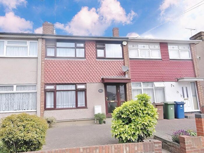 3 Bedroom Terraced House For Sale In Chadwell Road, Grays, RM17