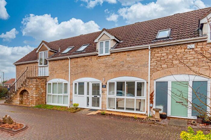 2 Bedroom House For Sale In Wolsey Court, Woodstock, OX20