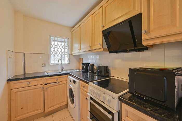 1 Bedroom Flat To Rent In Stadium Street, Chelsea, London, SW10