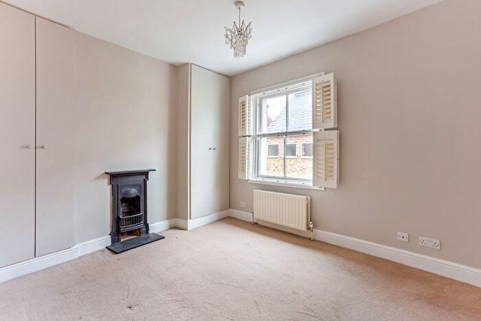 2 Bedroom Detached House For Sale In Helena Road, Windsor, SL4