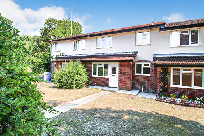 1 Bedroom Terraced House For Sale In Kingfisher Close, Farnborough, GU14