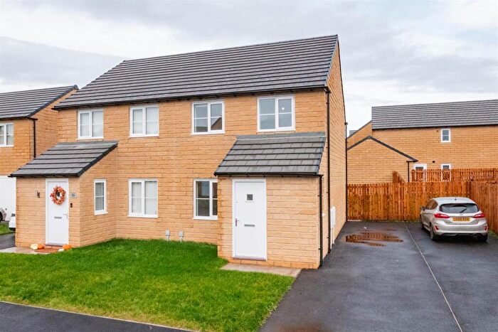 3 Bedroom Semi-Detached House To Rent In Calverley Crescent, Bradford, BD4