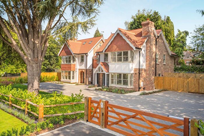 4 Bedroom Link Detached House For Sale In Beech Hill Road, Sunningdale, SL5