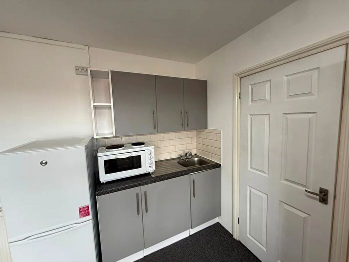 Studio To Rent In Golders Green Road, London, NW11