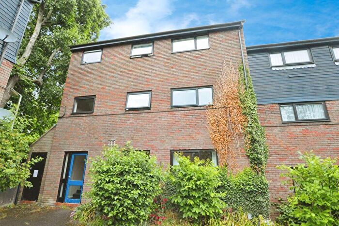 2 Bedroom Flat To Rent In Howard Agne Close, Hemel Hempstead, HP3