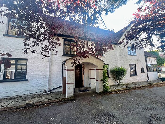 4 Bedroom Detached House To Rent In Arlington Drive, Ruislip, HA4