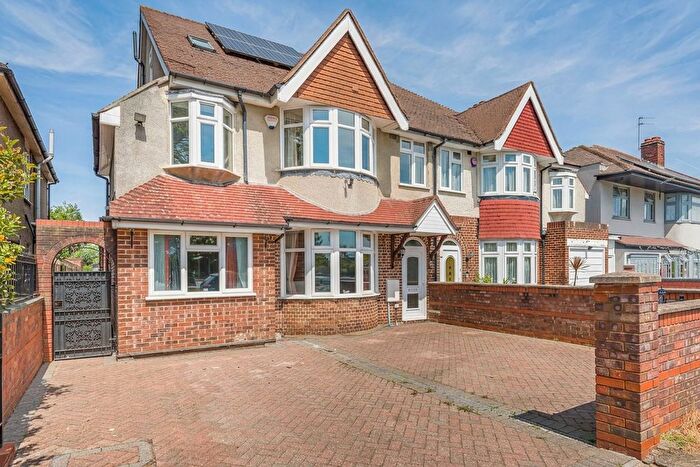 5 Bedroom Semi Detached House For Sale In Great West Road, Isleworth, TW7