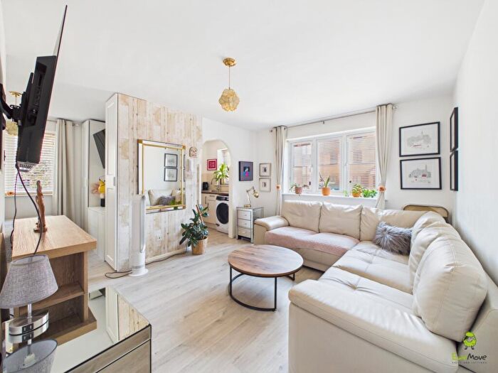 1 Bedroom Apartment For Sale In Frobisher Road, Erith, Kent, DA8