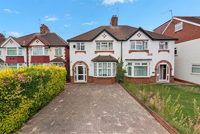 3 Bedroom Semi-Detached House For Sale In The Crossways, Heston, TW5