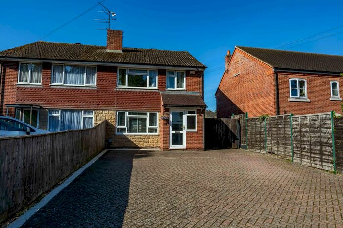 3 Bedroom Semi-Detached House To Rent In Greenham Road, Newbury, RG14