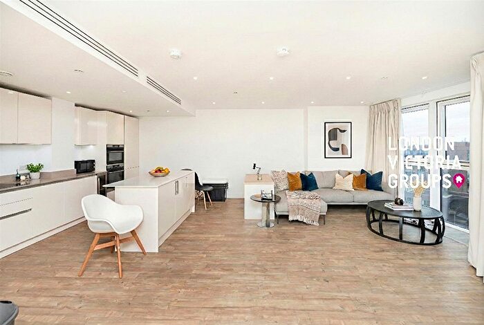 2 Bedroom Flat To Rent In Wandsworth Road, London, SW8