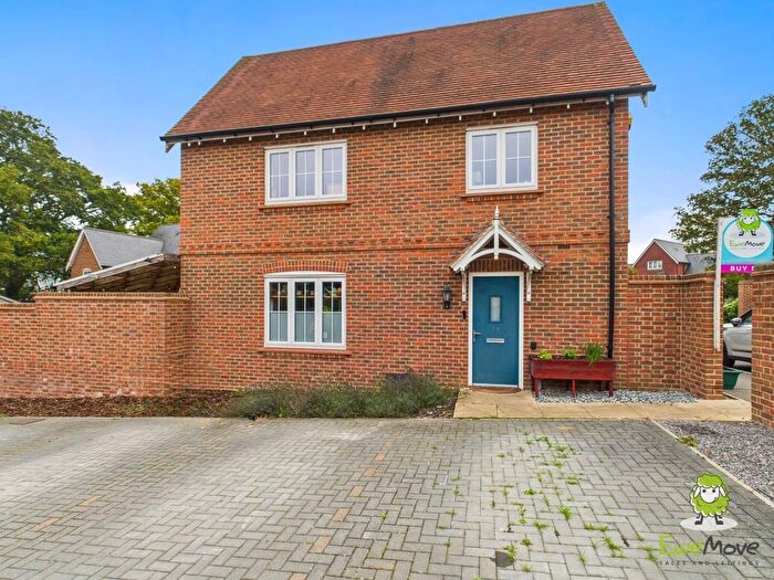2 Bedroom Detached House For Sale In Dovecote Way, Chineham, Basingstoke, Hampshire, RG24