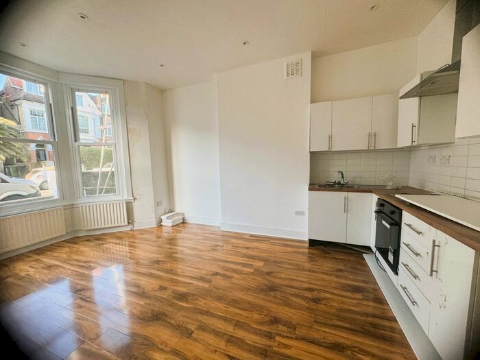 2 Bedroom Flat To Rent In Romola Road, London, SE24