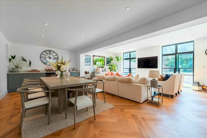 4 Bedroom Detached House To Rent In Byfleet, West Byfleet, Surrey, KT14