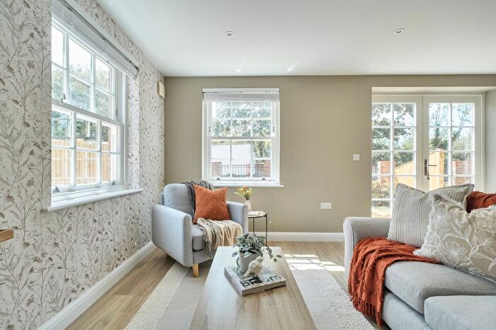 2 Bedroom Flat For Sale In Malt Lane, Bishop's Waltham, Southampton, Hampshire, SO32