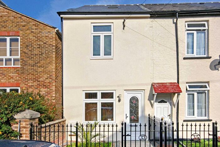 2 Bedroom Property To Rent In Pyne Road, Surbiton, KT6