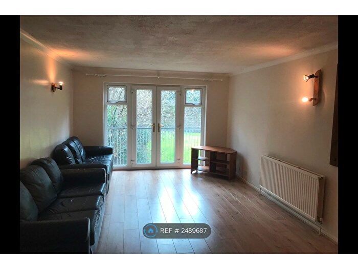 2 Bedroom Flat To Rent In Knightswood Court, London, N6