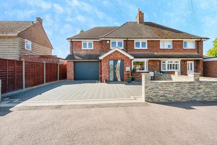 5 Bedroom Semi Detached House For Sale In Beauchamp Close, Eaton Socon, St. Neots, PE19