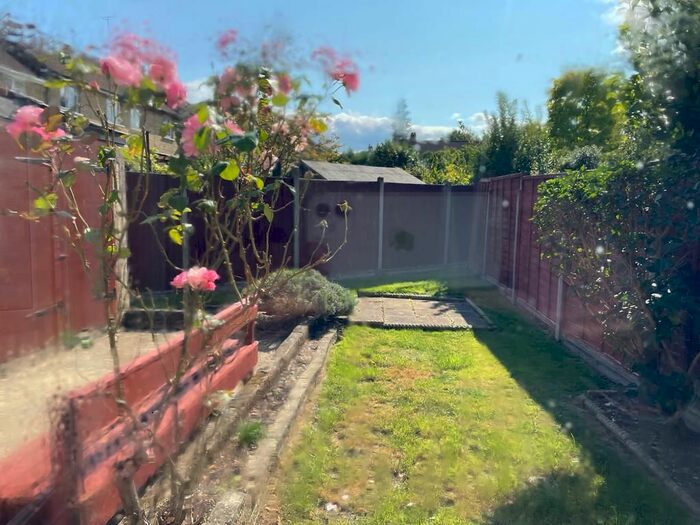 3 Bedroom End Of Terrace House To Rent In Oakdene Road, Uxbridge, UB10