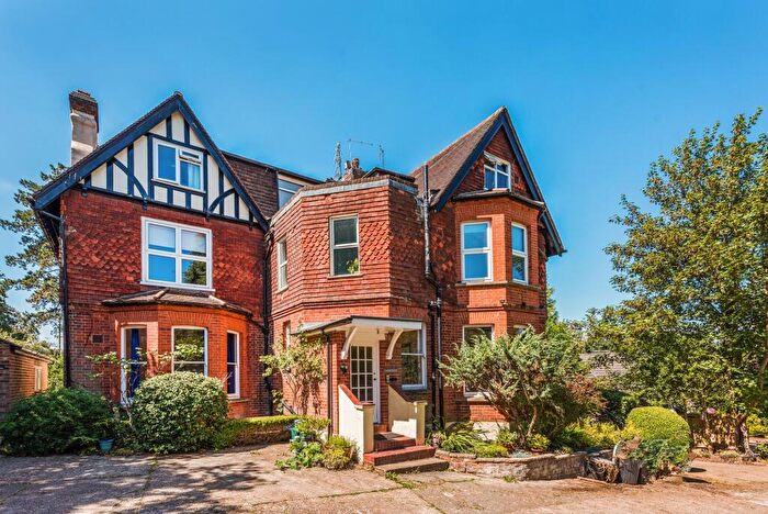 3 Bedroom Flat To Rent In Snatts Hill, Oxted, RH8