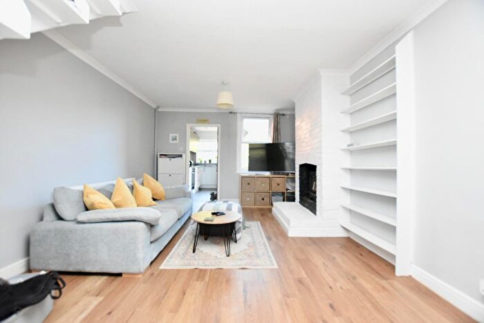 2 Bedroom End Of Terrace House To Rent In Kings Road, Newbury, RG14