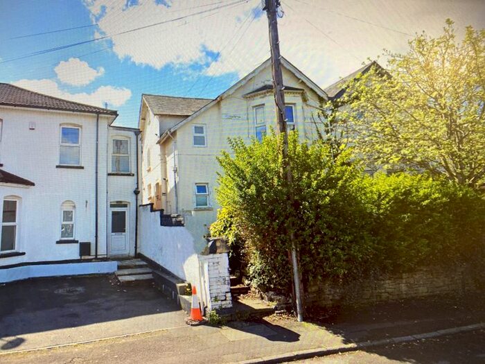 2 Bedroom Flat To Rent In Clyffard Crescent, Newport, NP20