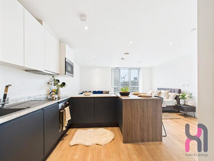 Flat To Rent In Riverside, Quay Street, Salford, M3